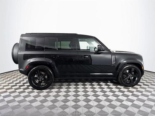 2025 Land Rover Defender P400 X-Dynamic SE