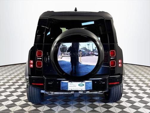 2025 Land Rover Defender P400 X-Dynamic SE