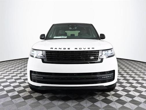 2025 Land Rover Range Rover P550e SE