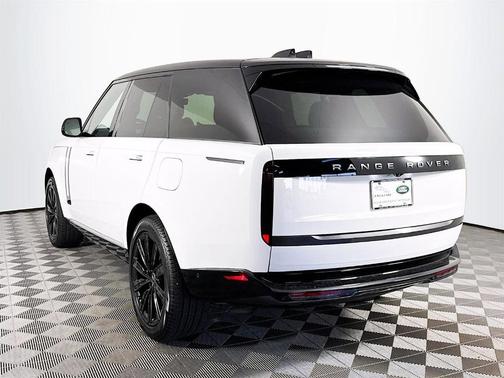 2025 Land Rover Range Rover P550e SE