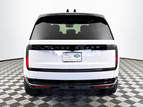 2025 Land Rover Range Rover P550e SE