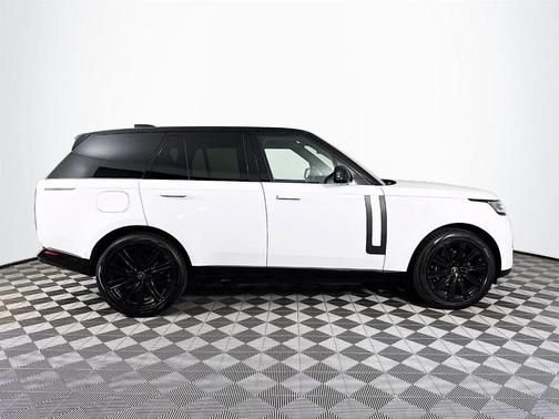 2025 Land Rover Range Rover P550e SE
