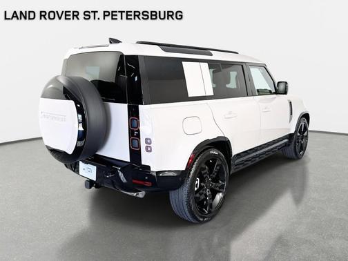 2026 Land Rover Defender 110 X-Dynamic SE