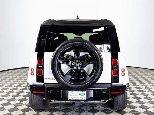 2024 Land Rover Defender P400 X-Dynamic SE