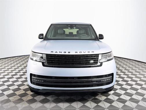 2025 Land Rover Range Rover P530 SE