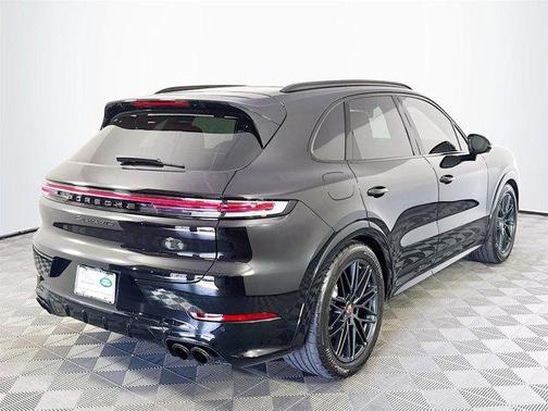 2025 Porsche Cayenne GTS