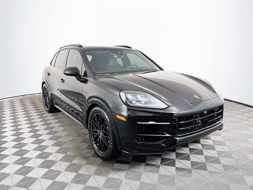 2025 Porsche Cayenne GTS