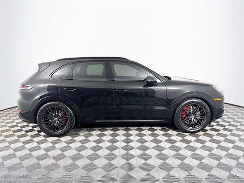 2025 Porsche Cayenne GTS