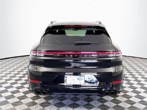 2025 Porsche Cayenne GTS