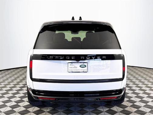 2025 Land Rover Range Rover P530 SE 7 Seat