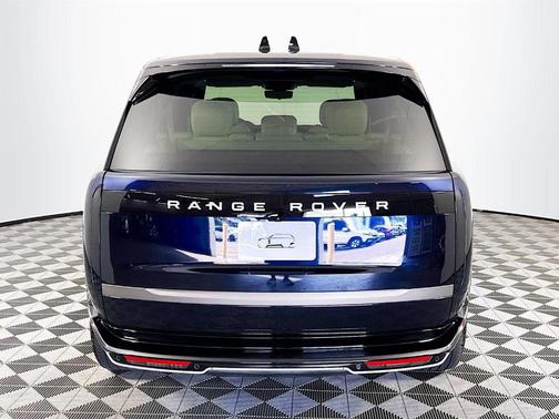 2025 Land Rover Range Rover P400 SE 7 Seat