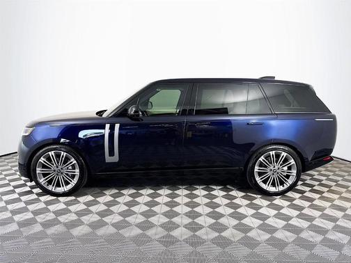 2025 Land Rover Range Rover P400 SE 7 Seat