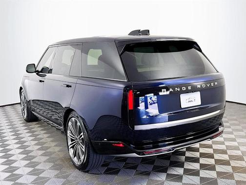 2025 Land Rover Range Rover P400 SE 7 Seat