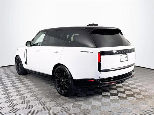 2025 Land Rover Range Rover P530 SE