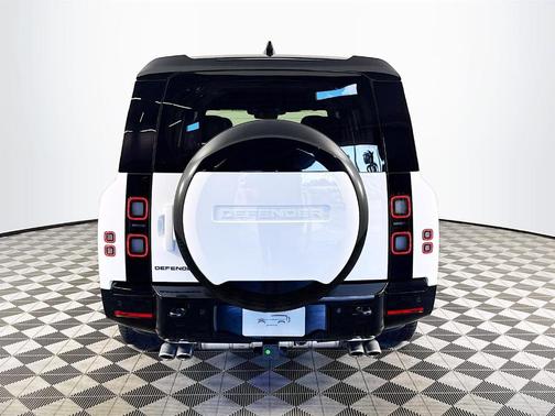 2026 Land Rover Defender XV8 500PS