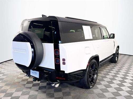 2026 Land Rover Defender XV8 500PS