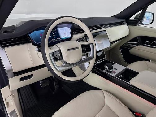 2025 Land Rover Range Rover P550e SE
