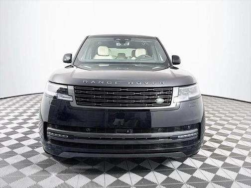2025 Land Rover Range Rover P550e SE