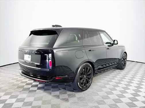 2025 Land Rover Range Rover P550e SE