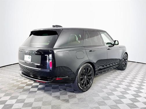 2025 Land Rover Range Rover P550e SE