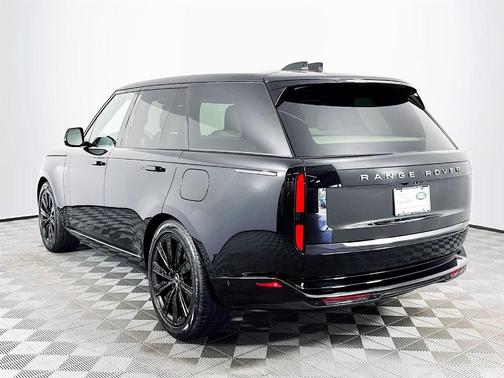 2025 Land Rover Range Rover P550e SE