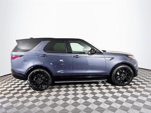 2025 Land Rover Discovery P300 Dynamic SE