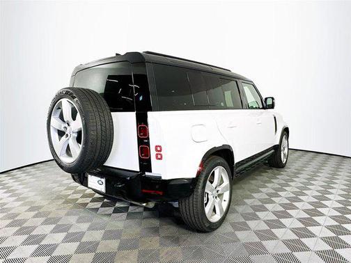 2025 Land Rover Defender P400 X-Dynamic SE