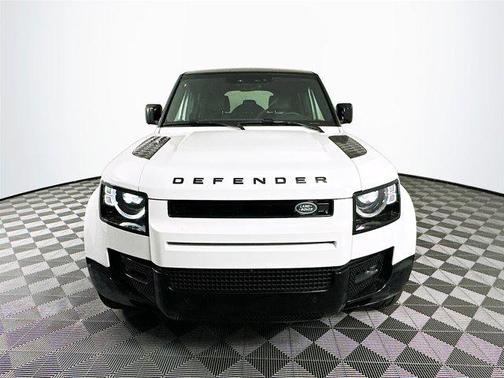 2025 Land Rover Defender P400 X-Dynamic SE