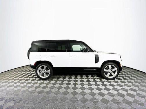 2025 Land Rover Defender P400 X-Dynamic SE