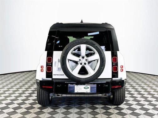 2025 Land Rover Defender P400 X-Dynamic SE