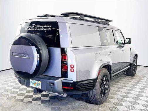 2024 Land Rover Defender P400 Outbound