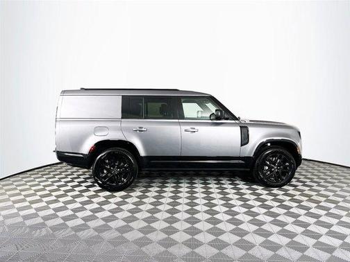 2024 Land Rover Defender P400 Outbound