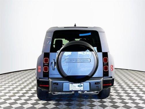 2024 Land Rover Defender P400 Outbound