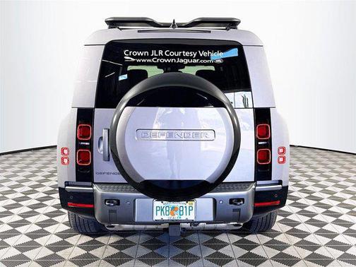2024 Land Rover Defender P400 Outbound
