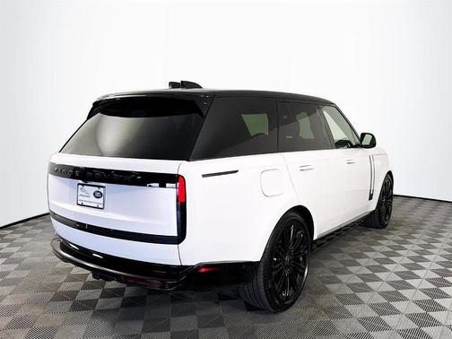 2025 Land Rover Range Rover P530 SE