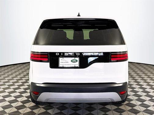2024 Land Rover Discovery P300 S