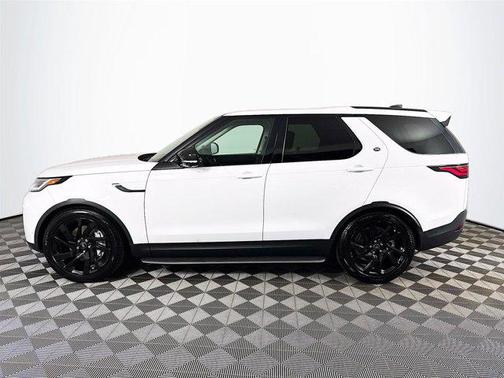 2024 Land Rover Discovery P300 S