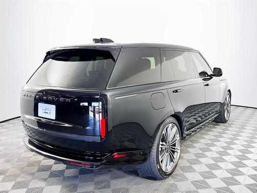 2025 Land Rover Range Rover P400 SE 7 Seat