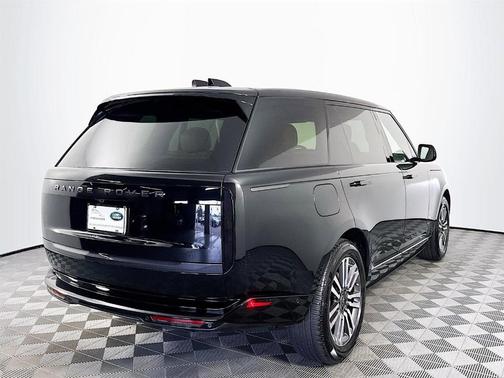 2025 Land Rover Range Rover P530 SE 7 Seat