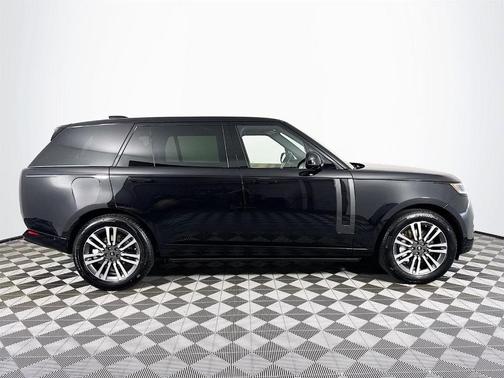 2025 Land Rover Range Rover P530 SE 7 Seat