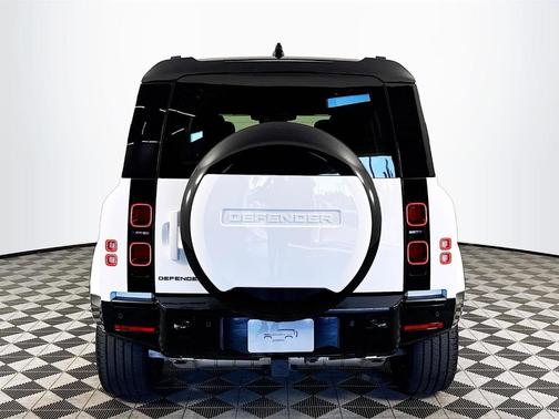 2025 Land Rover Defender P400 X-Dynamic SE