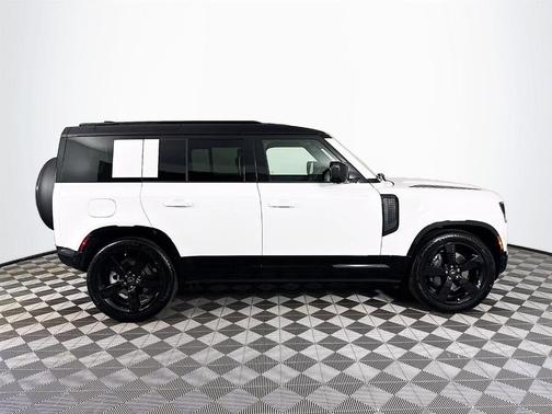 2025 Land Rover Defender P400 X-Dynamic SE