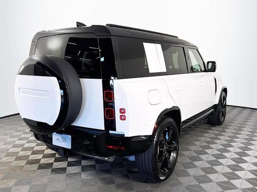 2025 Land Rover Defender P400 X-Dynamic SE