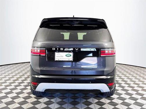 2024 Land Rover Discovery P360 Metropolitan Edition