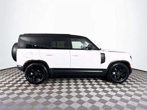 2023 Land Rover Defender 110 SE