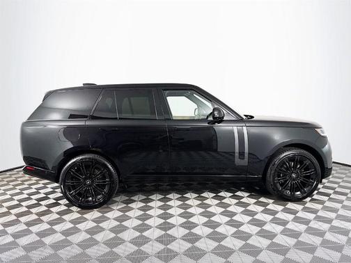 2025 Land Rover Range Rover P530 SE