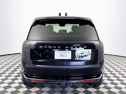 2025 Land Rover Range Rover P530 SE