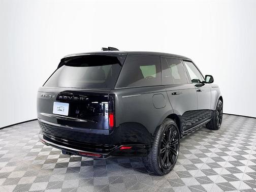 2025 Land Rover Range Rover P530 SE