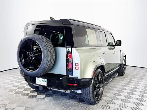 2025 Land Rover Defender P400 X-Dynamic SE