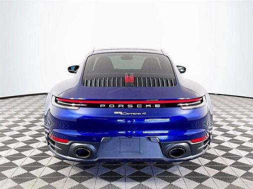 2022 Porsche 911 Carrera 4